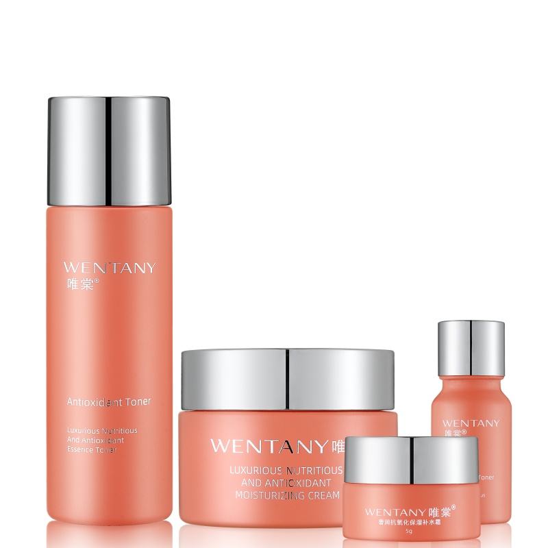 Skincare set with antioxidant toner and moisturizing cream, suitable for those who often stay up late and use blue light-emitting devices