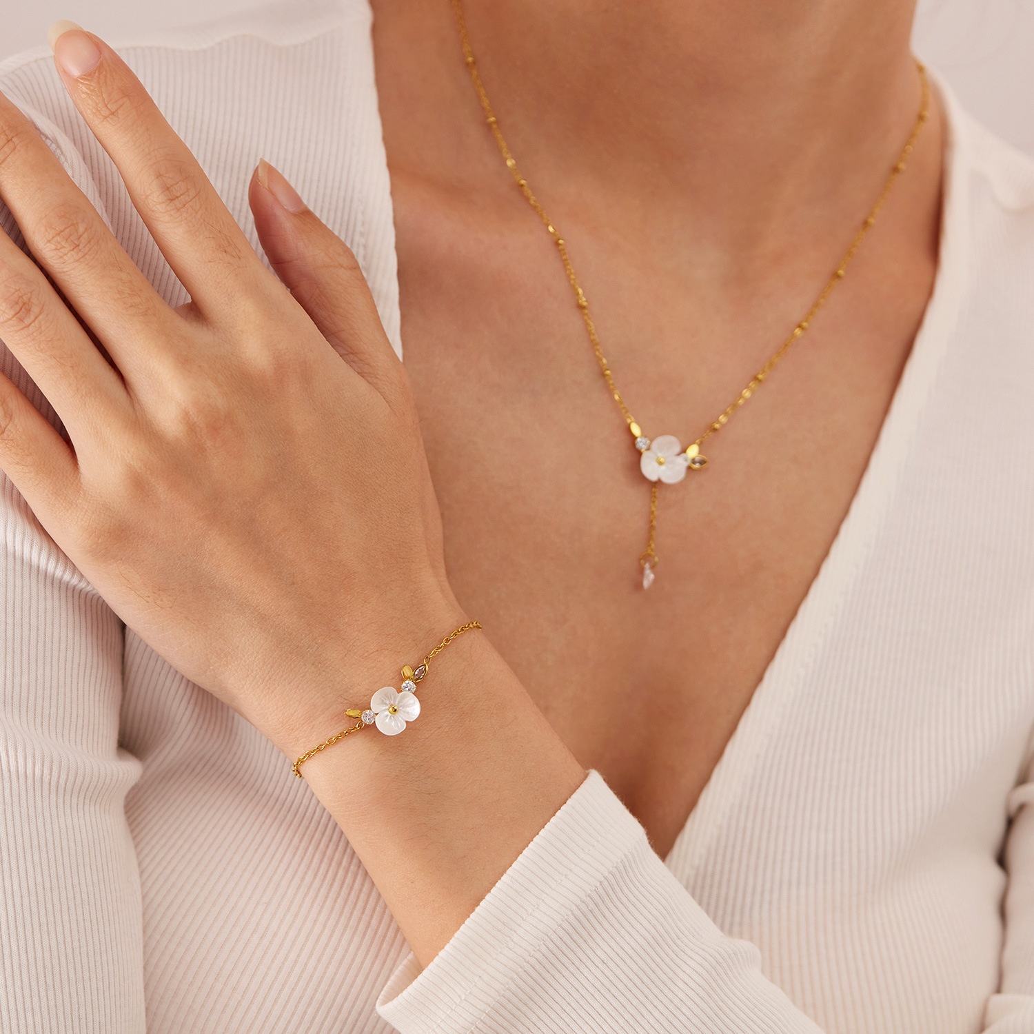 Ilona Camellia Zircon Stainless Steel Bracelet Necklace Fashion Design Jewelry Set Anniversary Gold-Plated